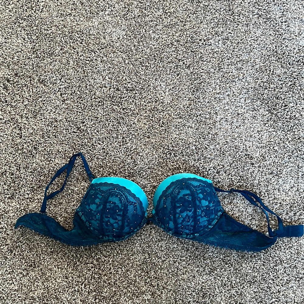 Victoria’s Secret miraculous plunge bombshell bra